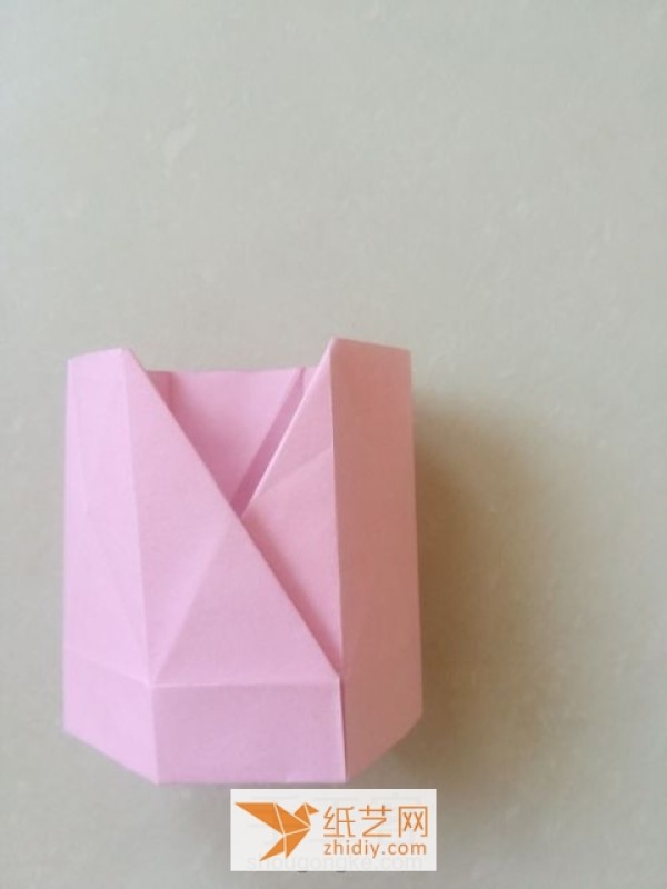 Tutorial on making a hexagonal flower origami lid for a Valentines Day gift box