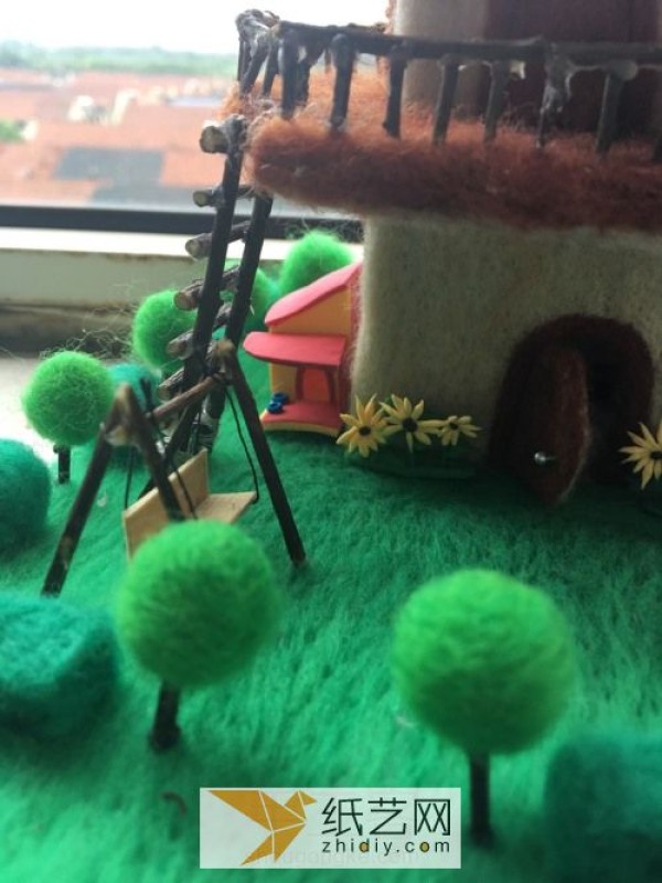 Use wool felt to make a garden villa Christmas gift