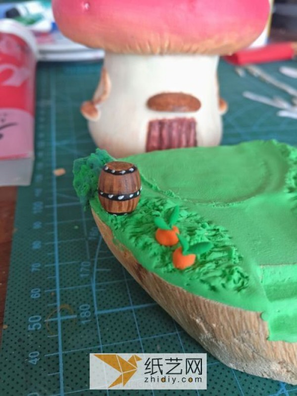 Tutorial for making a small mushroom house from fairy tales with ultra-light clay. A birthday gift for a friend.