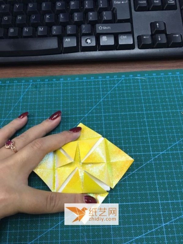 A step-by-step tutorial on how to make origami holiday lanterns