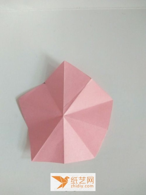 Want this five-pointed star origami box? Let’s watch the tutorial