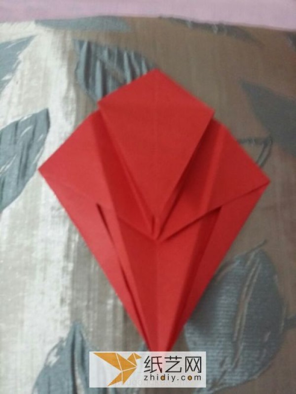 Actual pictures teach you step by step how to make origami devil heart Valentines Day gift handmade tutorial