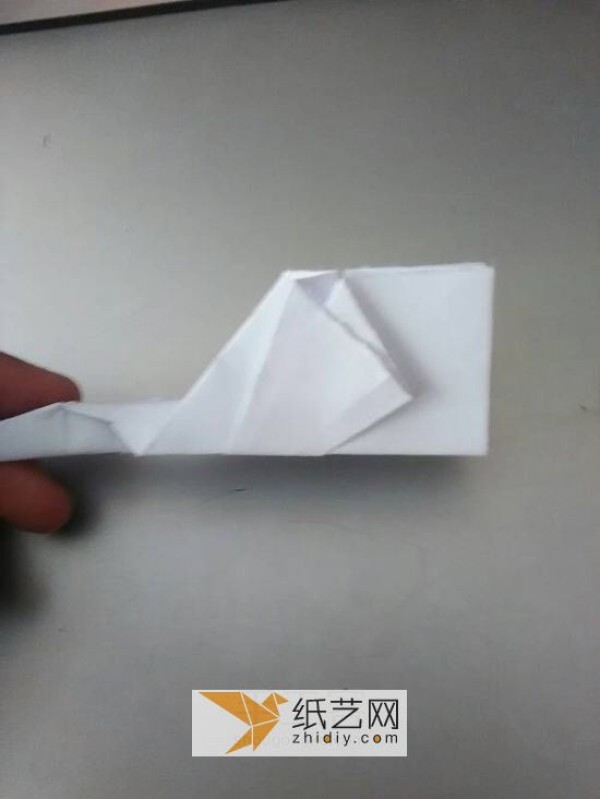 Don’t miss the MiG-29 origami aircraft making tutorial. The origami effect is the same as the model.