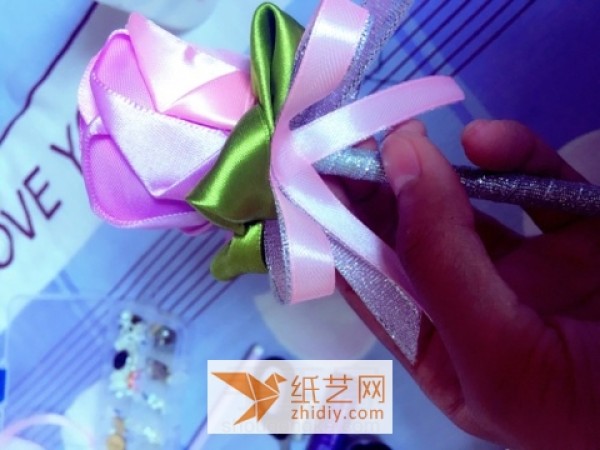 Tutorial on how to make a super beautiful fabric rose pen Christmas gift