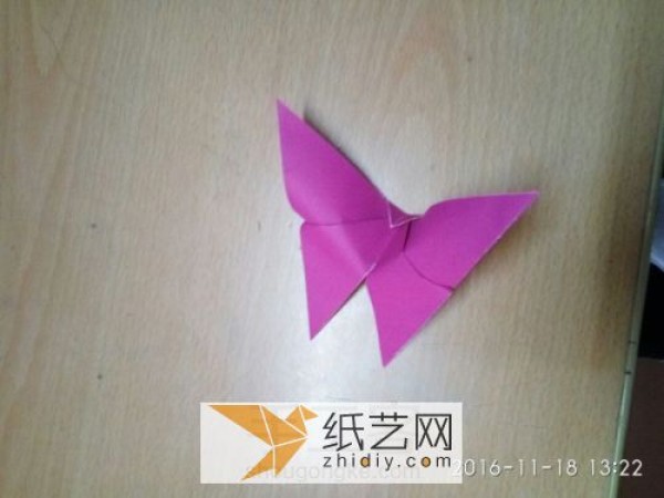 How to make a three-dimensional origami butterfly. Teach you step by step how to fold a three-dimensional origami butterfly.