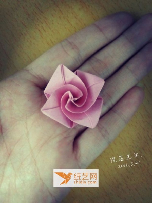 Illustrated tutorial on how to make an origami rose ring (reposted)