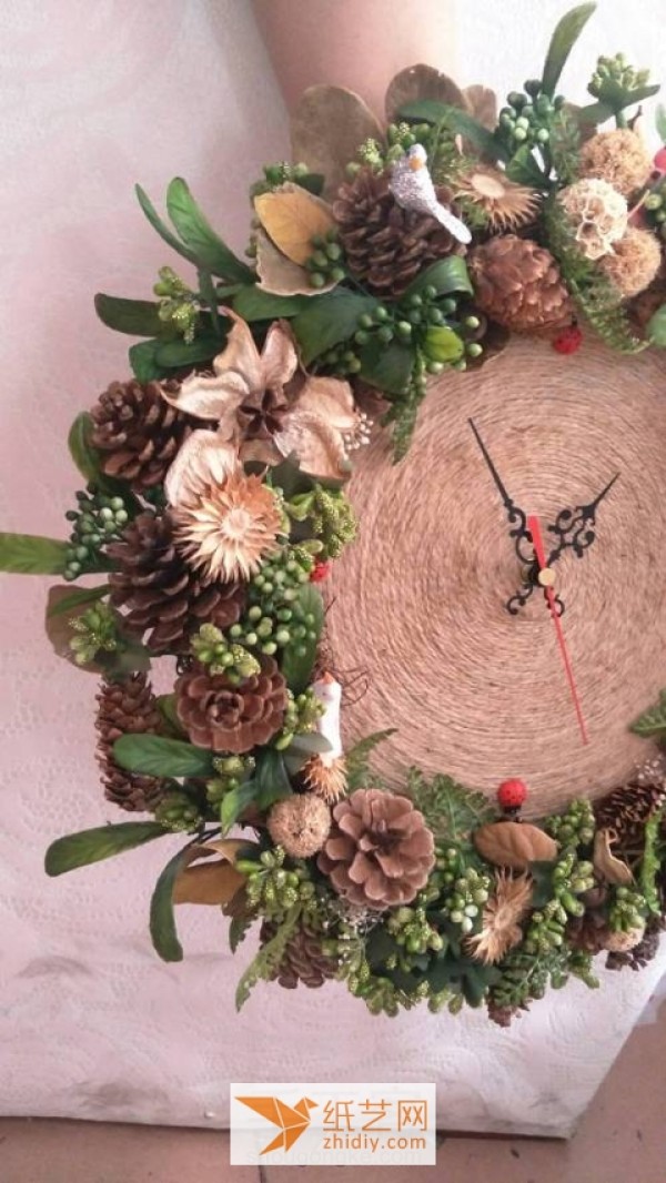 Christmas wreath clock is the most suitable Christmas gift