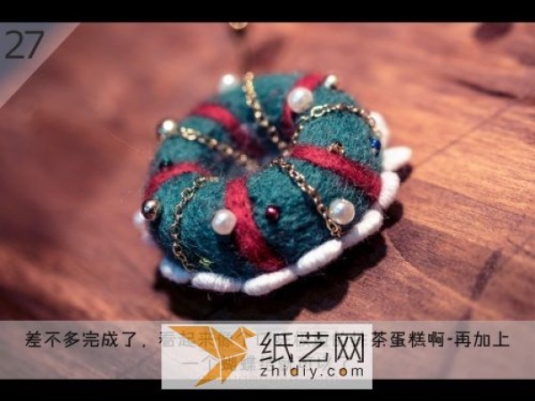 The Christmas-style wool felt brooch making tutorial is so domineering