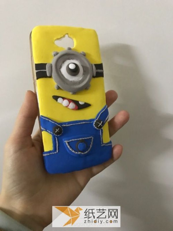 How to make a Minion mobile phone case from clay Clay DIY creative illustrated tutorial