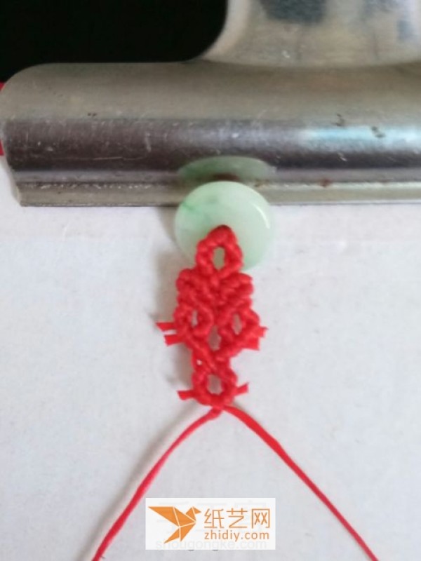 Weave beautiful wedding gift pendants with Chinese knots