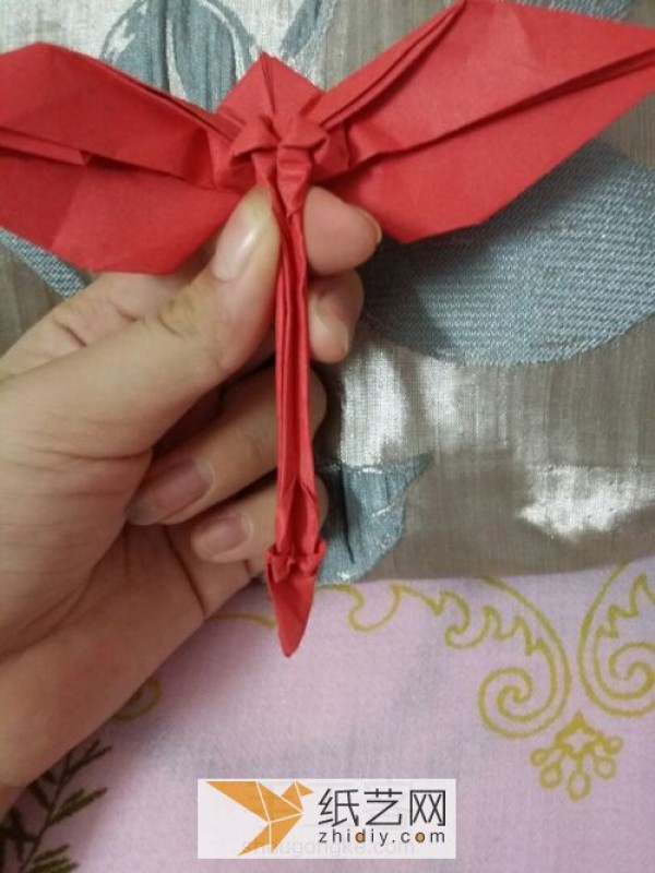 Actual pictures teach you step by step how to make origami devil heart Valentines Day gift handmade tutorial