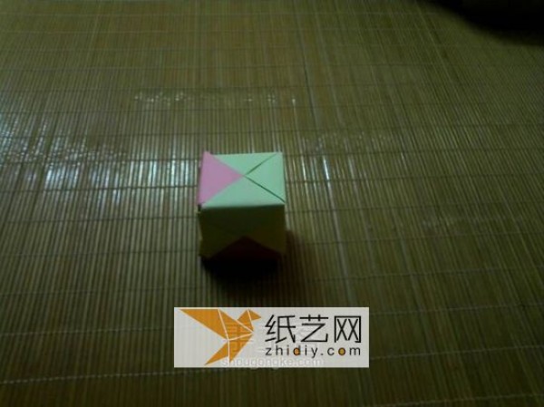 Tutorial illustration of origami cube made from sticky notes Bao Jiao Bao Hui