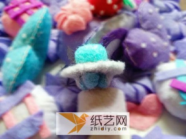 Cute and cute wool felt small flying saucer making tutorial illustration