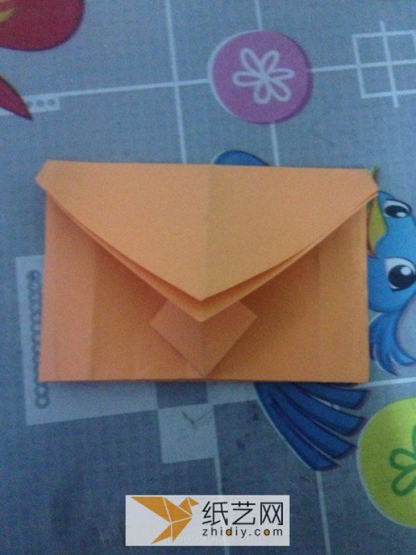 Beautiful origami envelopes to hold love letters on Valentine’s Day