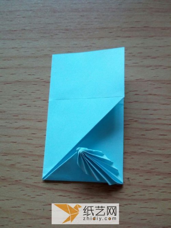 Creative handmade tutorial teaches you how to fold a beautiful origami feather envelope