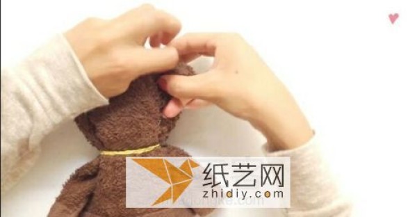 How to make handmade fabrics that turn towels into teddy bears. Full of little surprises in life