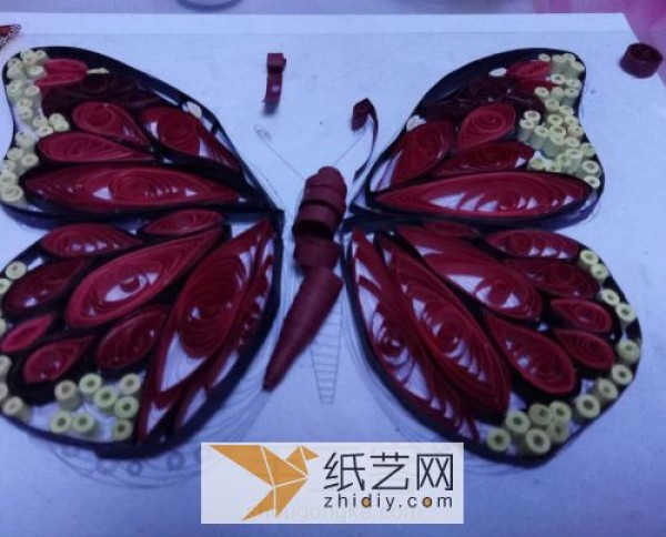 Making spring handmade three-dimensional small butterflies from quilled paper