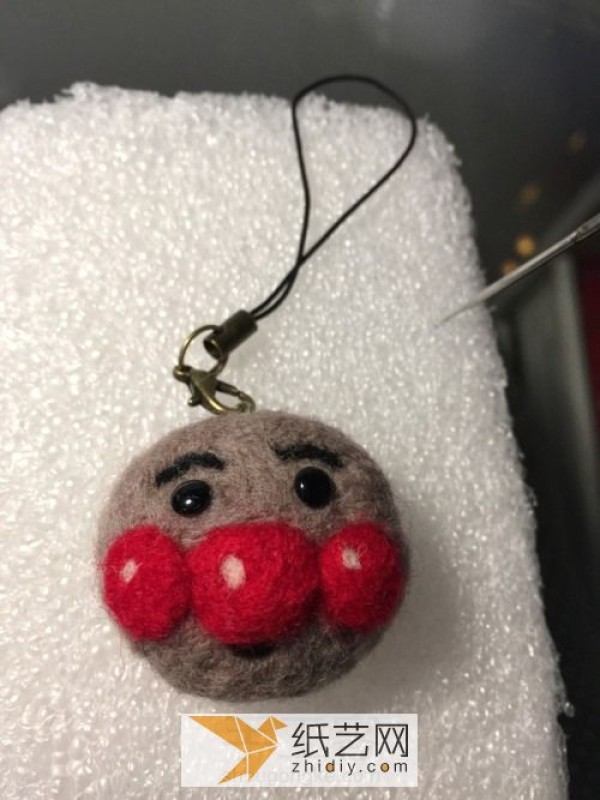 Anpanman made of wool felt can be used as a mobile phone chain as a Teacher’s Day gift