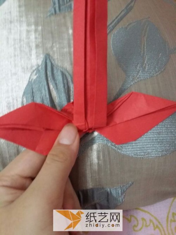 Actual pictures teach you step by step how to make origami devil heart Valentines Day gift handmade tutorial