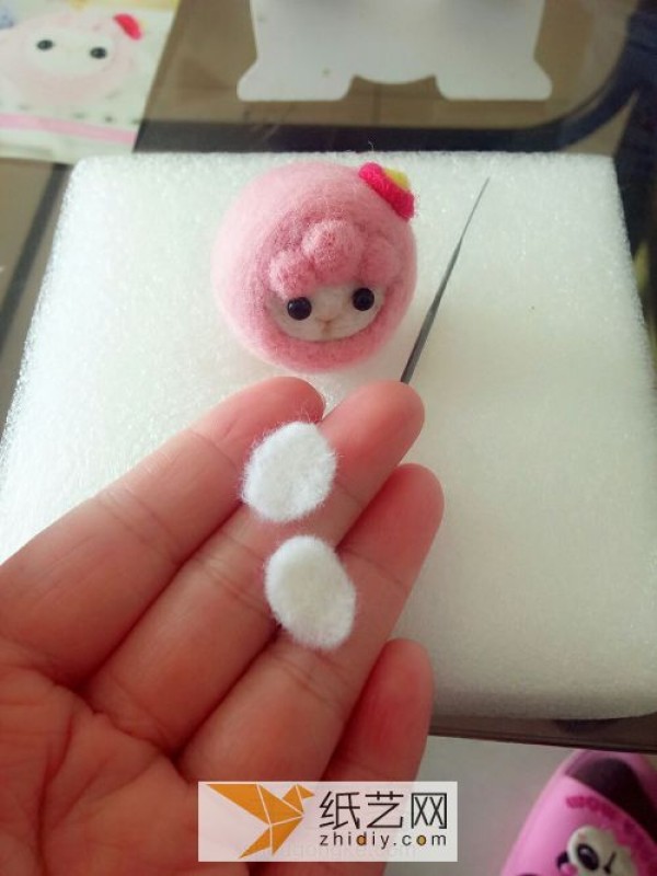 Cute little sheep handmade DIY gift made by Wool Felt Poke Le