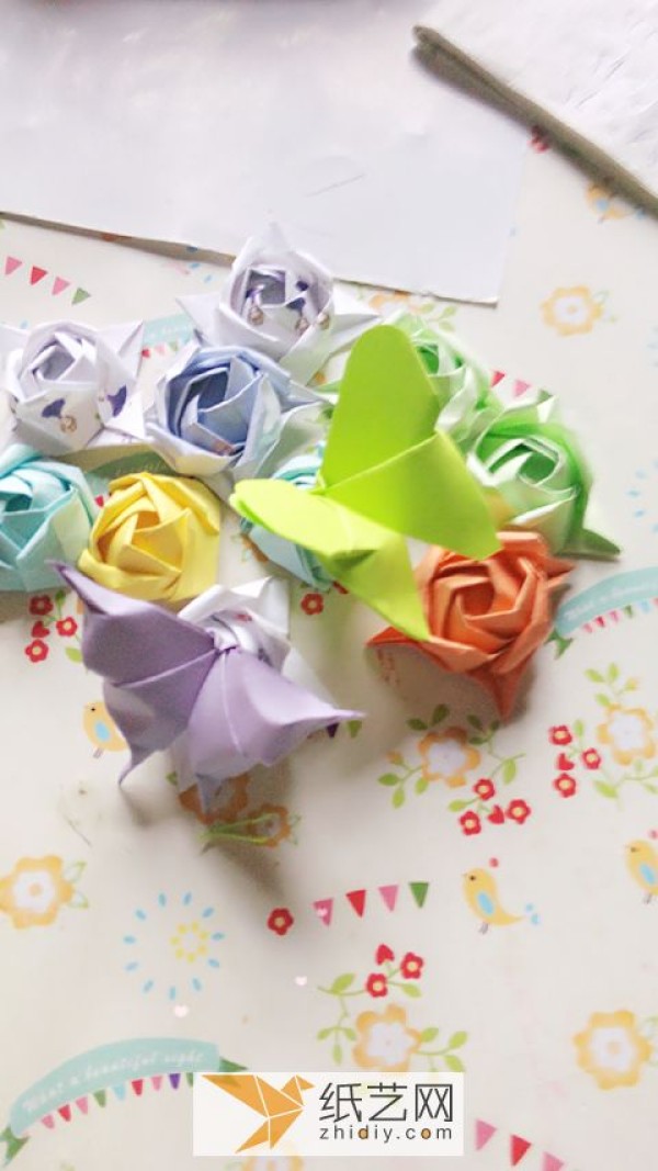 Illustrated origami tutorial for origami butterflies and origami bows