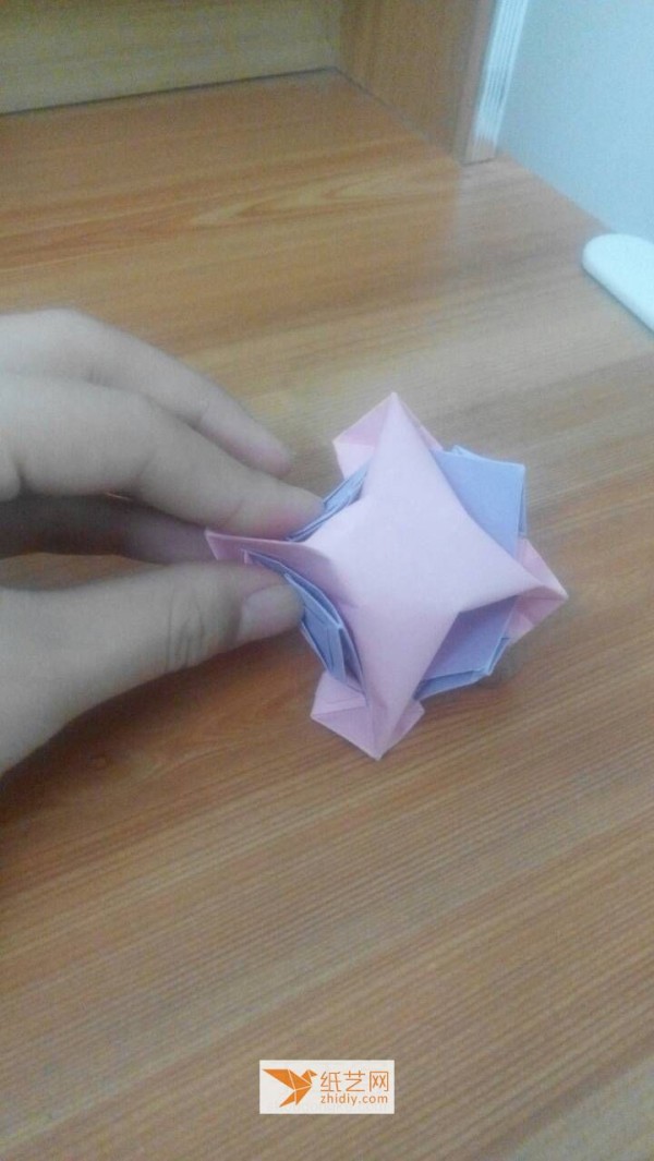 Tutorial on how to make a beautiful origami basket to hold Children’s Day gifts for good friends