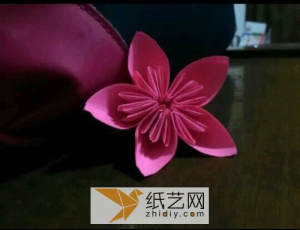 A simple and classic way to make origami cherry blossoms, a small decoration for Mother’s Day gifts