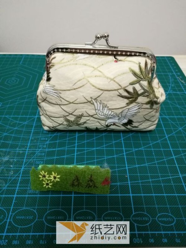 Make a fabric clutch bag as a gift for Mother’s Day (tutorial with multiple pictures)