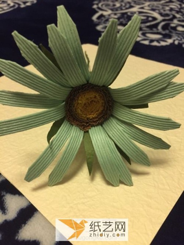 Use paper vines to make exquisite handmade paper art chrysanthemums. How to make beautiful paper art flowers.