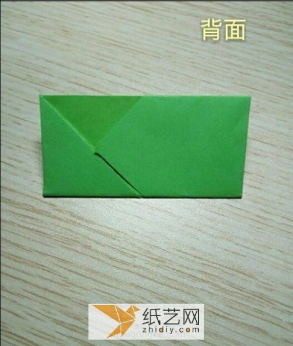 Illustrated tutorial on fancy envelope origami. How to fold letter paper so that it looks nice and interesting.