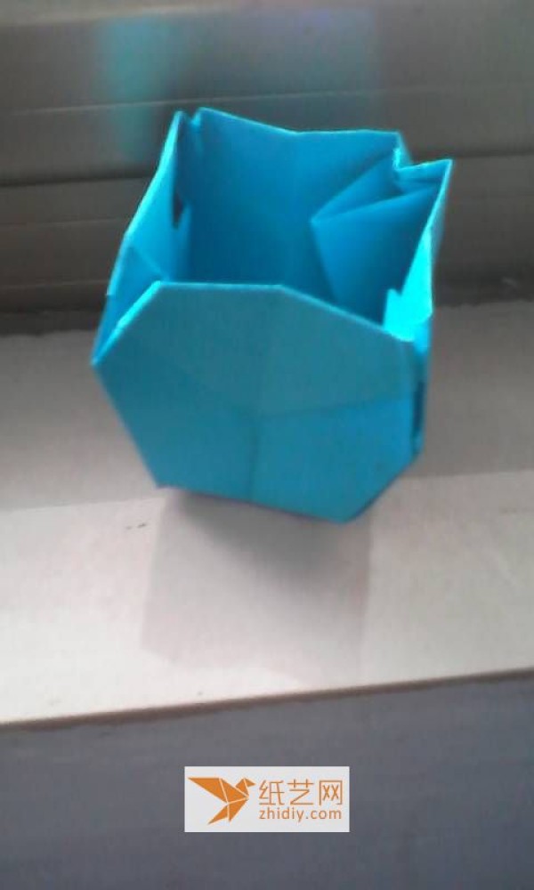 Simple origami box for storing pins on your desk