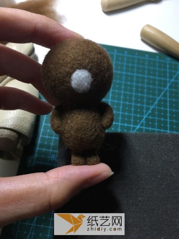 Tutorial on how to make wool felt Brown Bear and Coni Rabbit