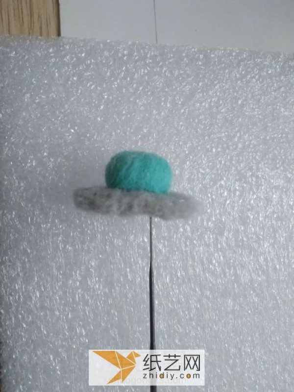 Cute and cute wool felt small flying saucer making tutorial illustration