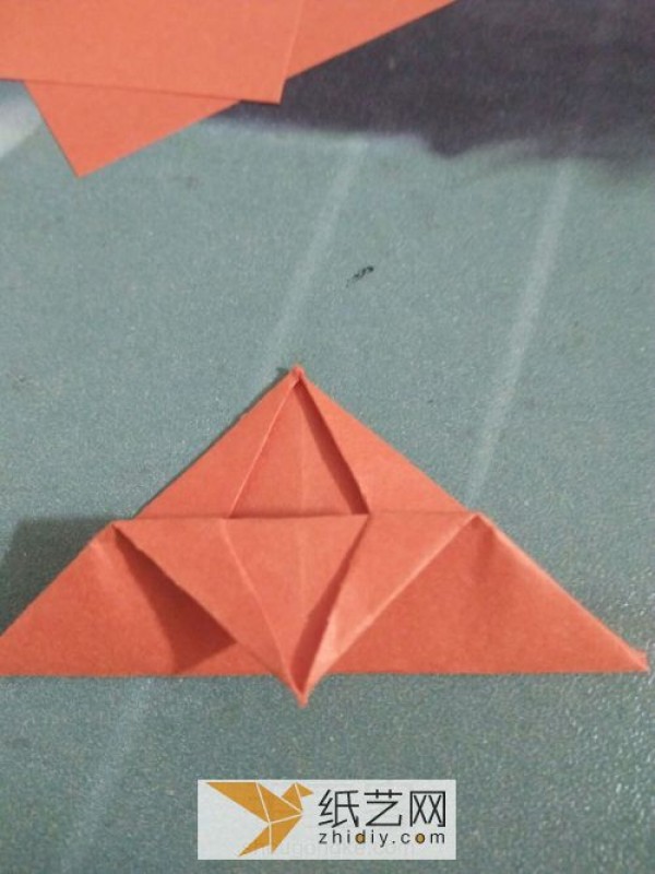 How to fold a handmade origami crown. A complete collection of origami illustrations to teach you how to make an origami crown.