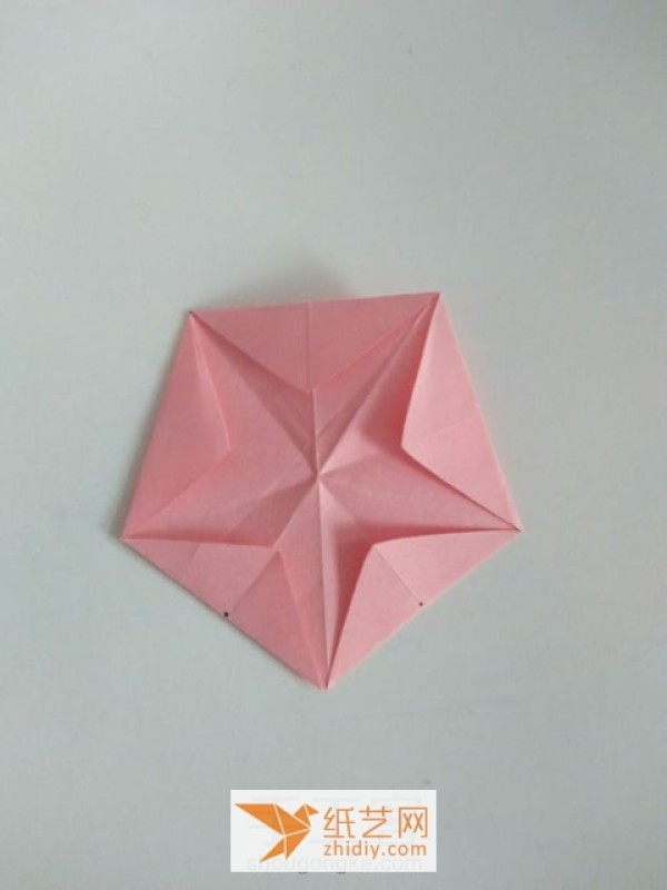 Want this five-pointed star origami box? Let’s watch the tutorial