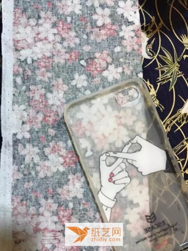 Tutorial on how to turn old mobile phone cases into treasure and transform them into new mobile phone cases