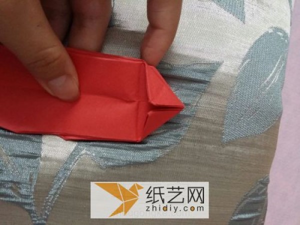 Actual pictures teach you step by step how to make origami devil heart Valentines Day gift handmade tutorial