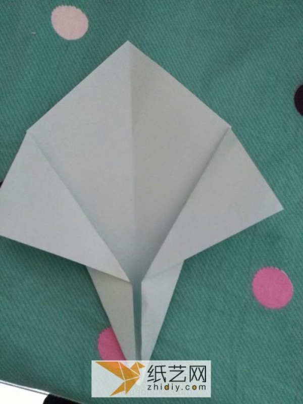 Illustrated tutorial for childrens origami ice cream. Handmade teaching you how to fold ice cream.