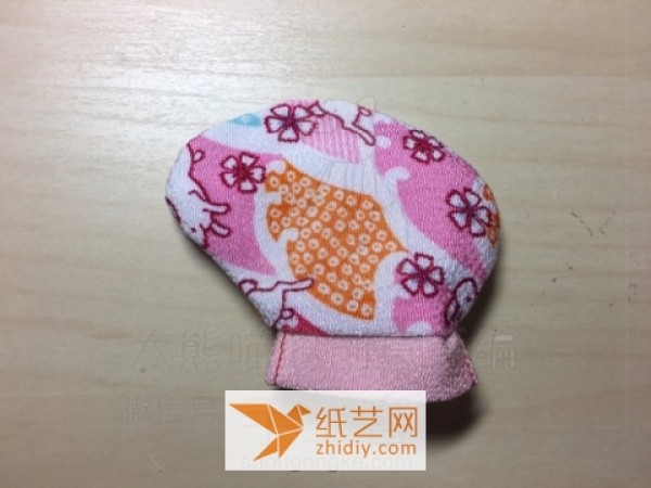 How to make a bunny-shaped fabric coin purse as a Christmas gift?