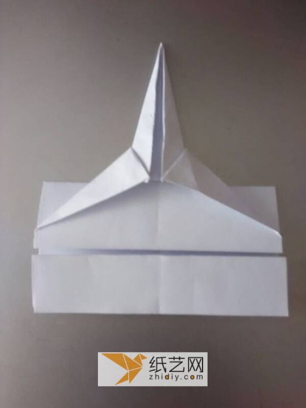 Don’t miss the MiG-29 origami aircraft making tutorial. The origami effect is the same as the model.