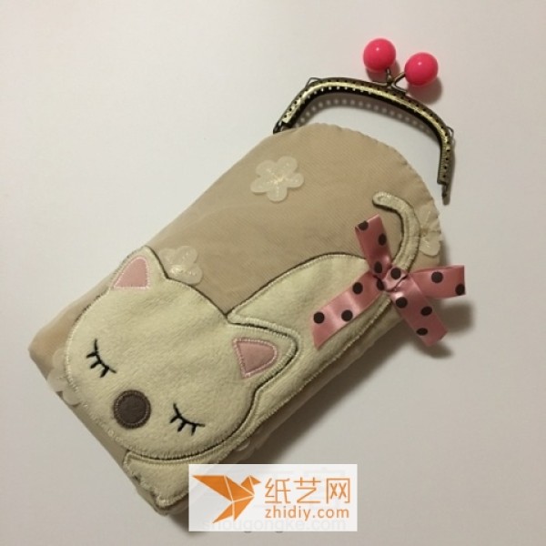 Detailed tutorial on making a fabric kitten gold bag Christmas gift