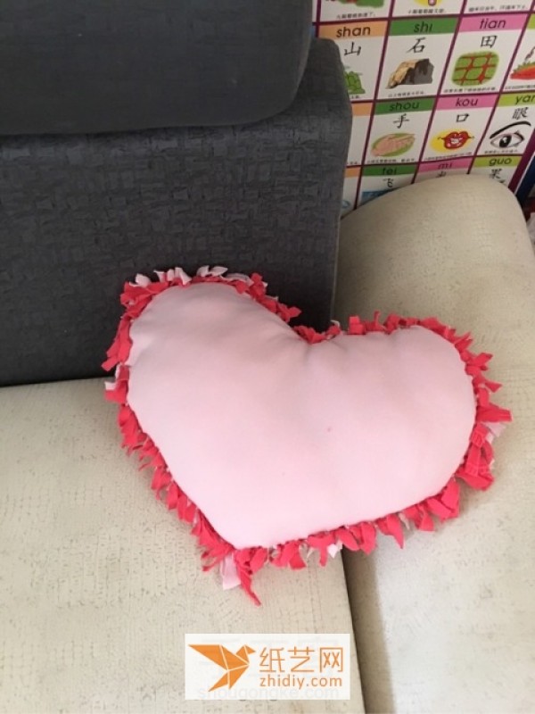 Simple heart-shaped pillow New Year decoration making tutorial without needlework