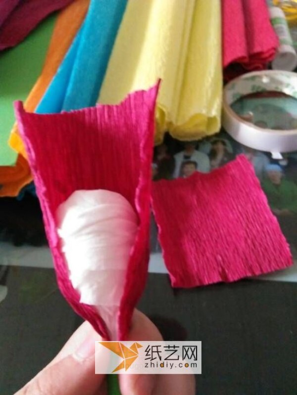 Tutorial on how to use crepe paper to make everlasting paper roses for Valentine’s Day. How to DIY beautiful roses.