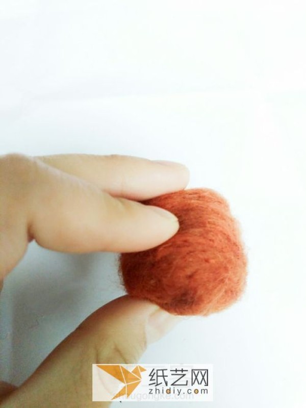 Illustrated tutorial for making a wool felt monkey. How to poke and poke cute little animals.