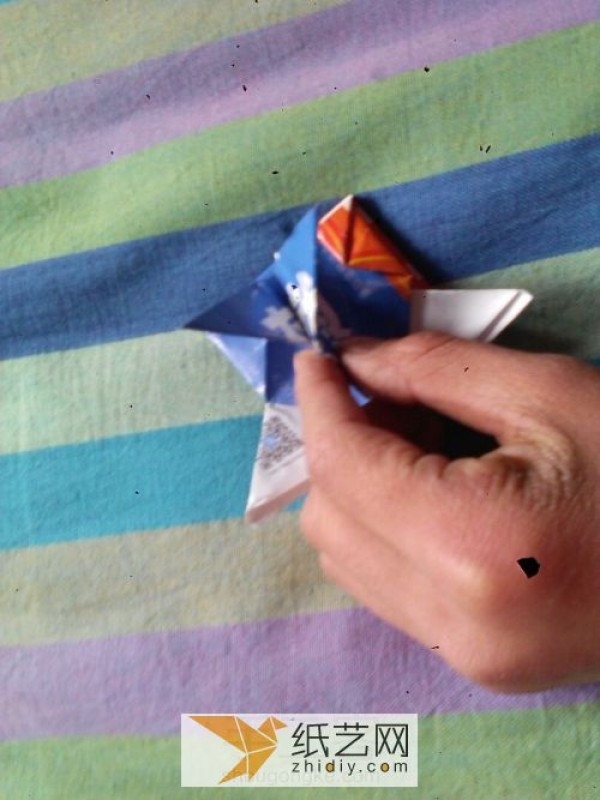 Small and cute origami tank toy