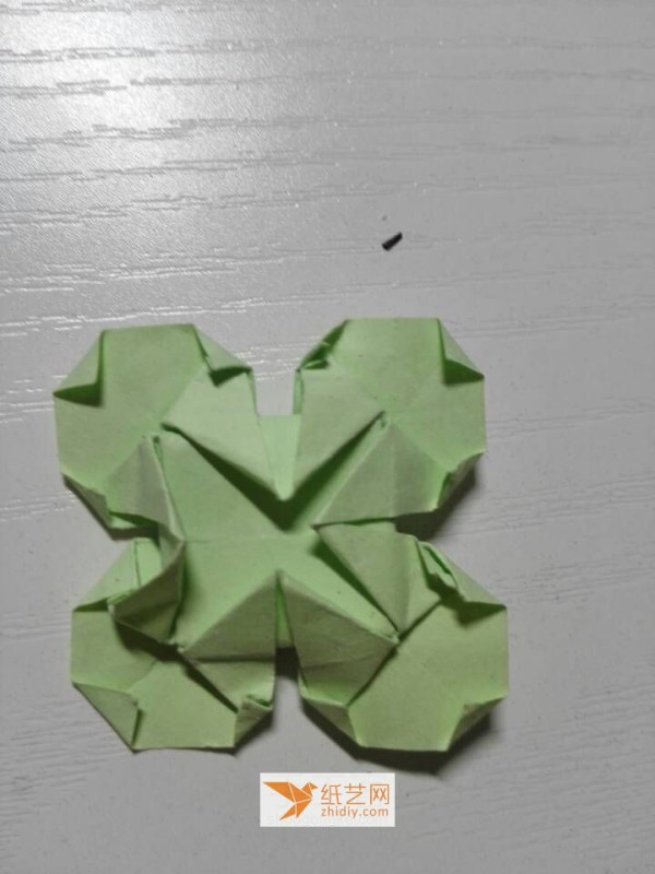 A simple origami four-leaf clover tutorial