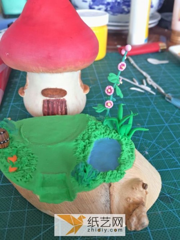 Tutorial for making a small mushroom house from fairy tales with ultra-light clay. A birthday gift for a friend.