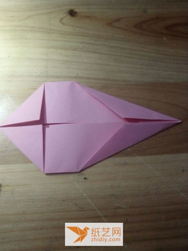 A complete tutorial on how to make a simple origami boat for children