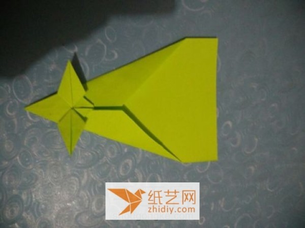 Tutorials for children to make origami peacocks. A great New Year gift.