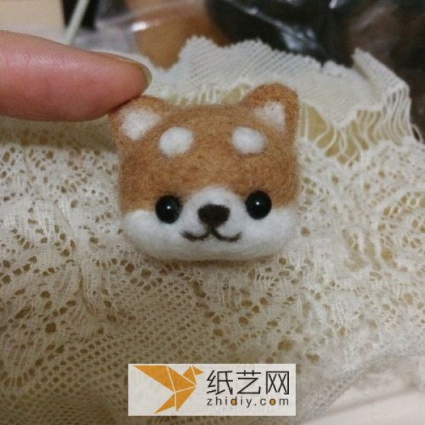 Illustrated tutorial on how to make a cute little Shiba Inu wool felt doll as a New Year gift